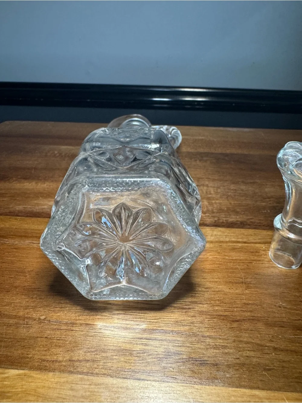 Vintage Clear Glass Starburst Oil & Vinegar fluted Curet w/ stopper Curry 8